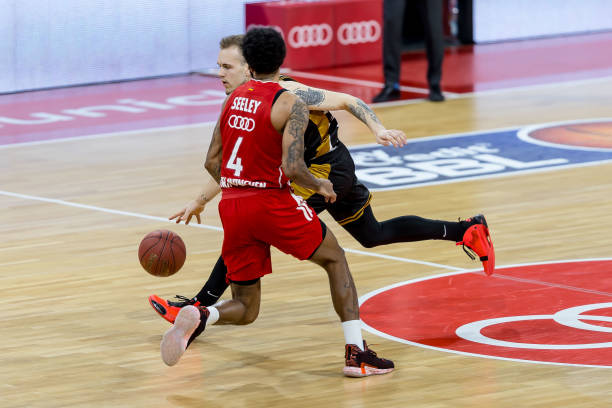 扮演着极其 扮演着极其