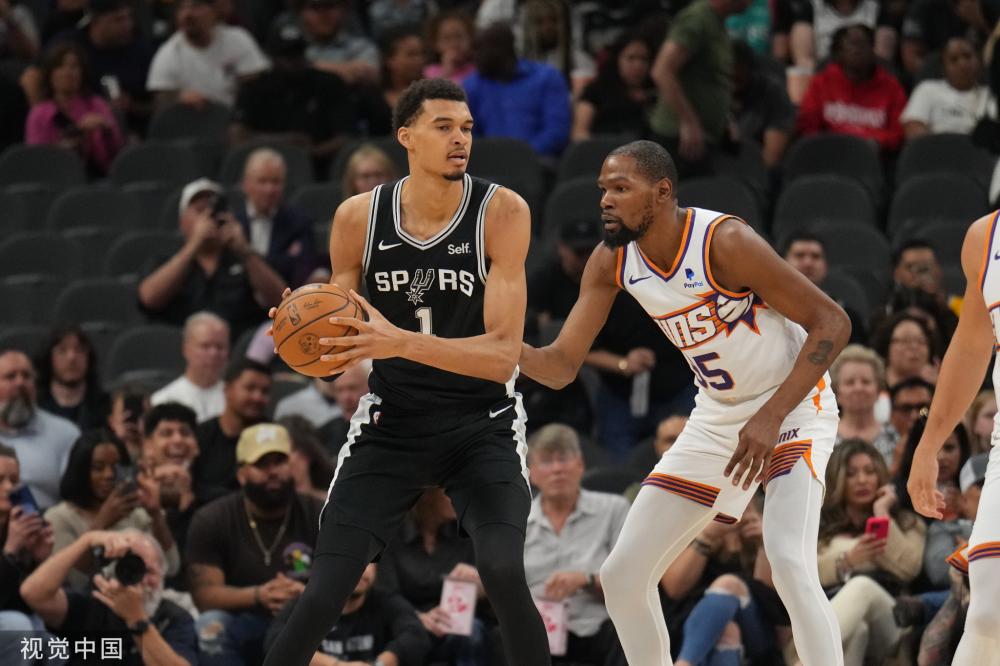 更是对他长 更是对他长